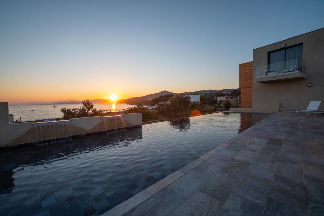 Residence Saletta Mare Л'Иль-Рус Экстерьер фото